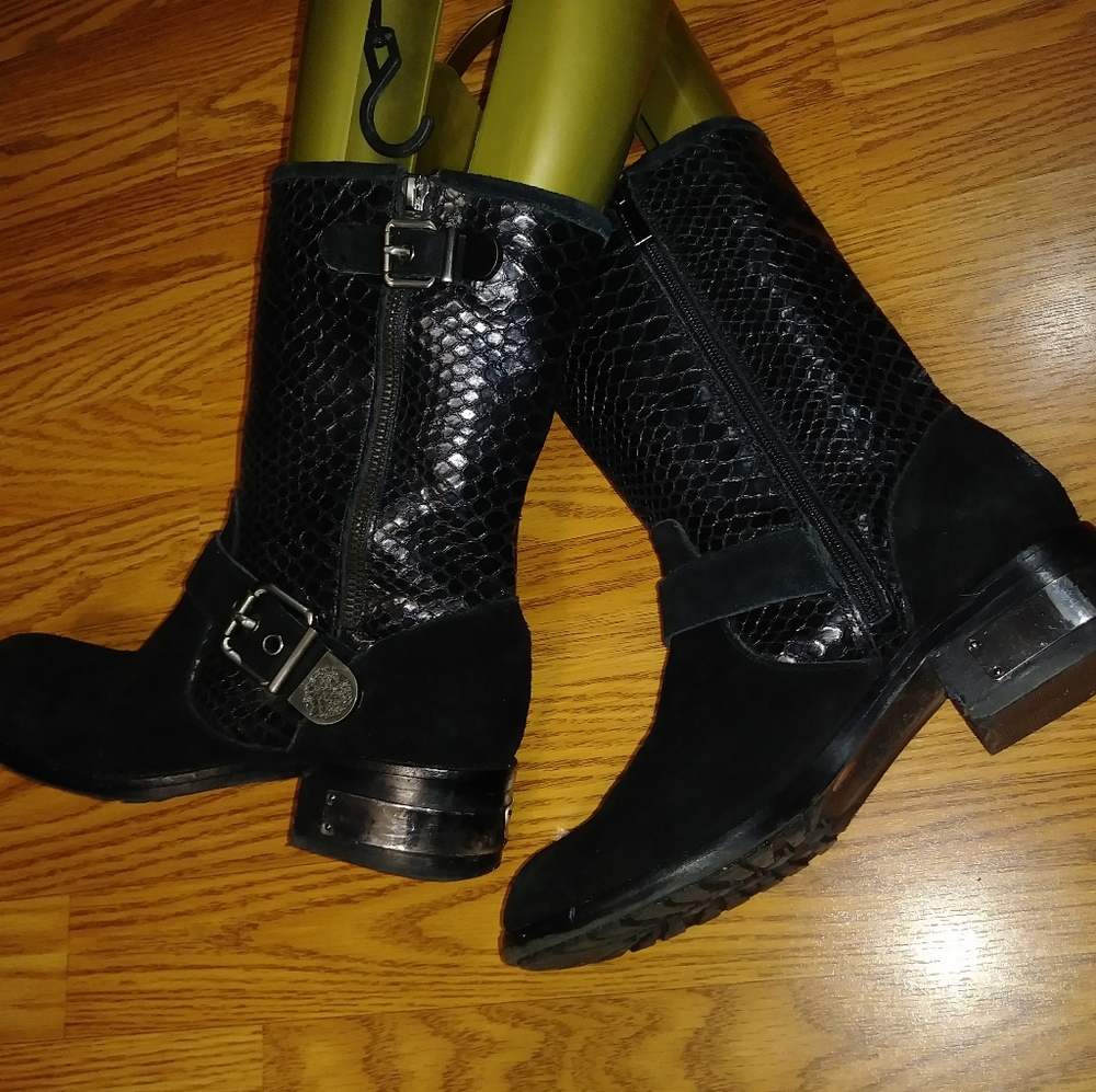 WOMEN'S VINCE CAMUTO BOOTS